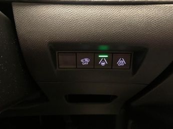Peugeot E-2008 50kWh GT Premium (136 ps) - REVERSE CAM - ALCANTARA - NAV