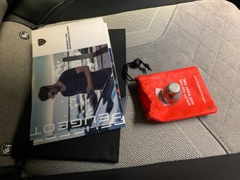 Peugeot E-2008 50kWh GT Premium (136 ps) - REVERSE CAM - ALCANTARA - NAV