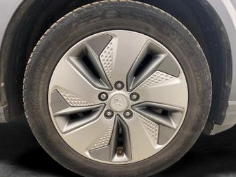 Hyundai Kona 64kWh Premium (7kW Charger) (204 ps) - BLIND SPOT ASSIST - LANE 