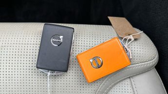 Volvo XC60 2.0 B4 MHEV Inscription AWD (197 ps) - HEATED SEATS - LANE DEPAR