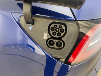 Tesla Model Y (Dual Motor) Long Range 4WDE (384 bhp) - HEATED STEERING