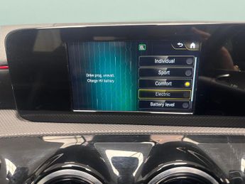 Mercedes-Benz A Class 1.3 A250e 15.6kWh AMG Line Plug-in 8G-DCT (218 ps) - HEATED LEAT