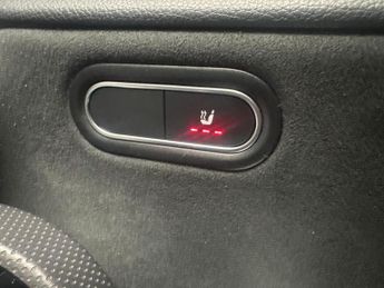 Mercedes-Benz A Class 1.3 A250e 15.6kWh AMG Line Plug-in 8G-DCT (218 ps) - HEATED LEAT