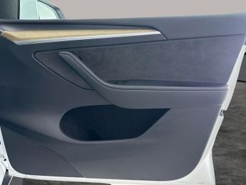 Tesla Model Y SUV RWD (346 ps) - LED - REVERSE CAM - NAV