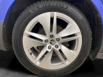 Skoda Enyaq 62kWh 60 (DC120kW) (179 ps) - NAV - WIFI - BLUETOOTH