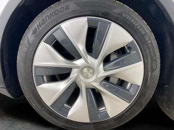 Tesla Model Y SUV RWD (346 ps) - HEATED STEERING - WIFI - BLIND SPOT ASSIST