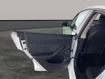 Tesla Model Y SUV RWD (346 ps) - HEATED STEERING - WIFI - BLIND SPOT ASSIST