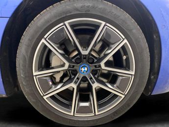 BMW i4 40 83.9kWh M Sport Gran Coupe eDrive (340 ps) - PARK ASSIST - LE