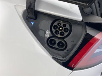 Tesla Model Y SUV RWD (346 ps) - HEATED STEERING - WIFI - BLIND SPOT ASSIST