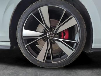 Volkswagen Golf 2.0 TDI GTD DSG (200 ps) - HEATED STEERING - WIFI - BLUETOOTH