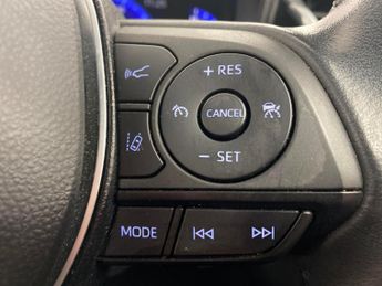 Toyota Corolla 2.0 VVT-h GPF Design CVT (184 ps) - HEATED SEATS - LANE DEPARTUR