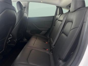 Tesla Model Y (Dual Motor) Long Range 4WDE (384 bhp) - REVERSE CAM - NAV - LEA