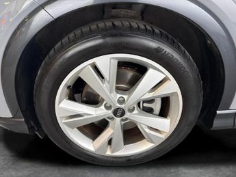 Audi Q4 E-tron 40 S line 82kWh (204 ps) - LANE DEPARTURE  - BLUETOOTH - PARK SE