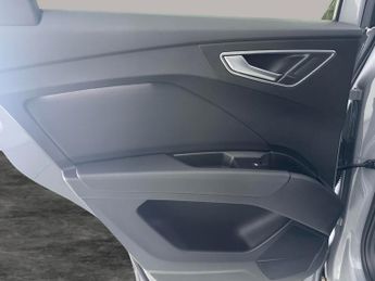 Audi Q4 E-tron 40 S line 82kWh (204 ps) - LANE DEPARTURE  - BLUETOOTH - PARK SE