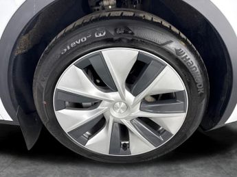 Tesla Model Y SUV RWD (346 ps) - HEATED STEERING - WIFI - BLIND SPOT ASSIST