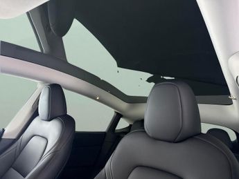 Tesla Model Y SUV RWD (346 ps) - HEATED STEERING - WIFI - BLIND SPOT ASSIST