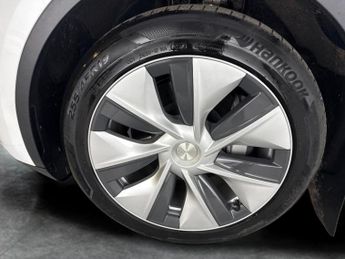 Tesla Model Y SUV RWD (346 ps) - LED - REVERSE CAM - NAV