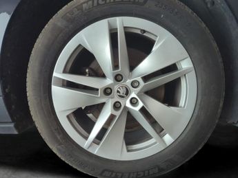 Skoda Enyaq 62kWh 60 (179 ps) - WIFI - BLUETOOTH - CRUISE