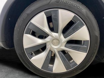 Tesla Model Y SUV RWD (346 ps) - HEATED STEERING - WIFI - BLIND SPOT ASSIST