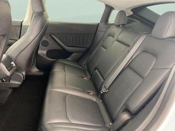 Tesla Model Y SUV RWD (346 ps) - HEATED STEERING - WIFI - BLIND SPOT ASSIST