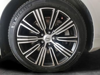 Volvo V60 2.0 B5 MHEV Inscription (250 ps) - KEYLESS ENTRY - PARK ASSIST -