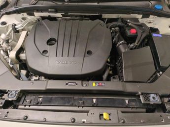 Volvo V60 2.0 B5 MHEV Inscription (250 ps) - KEYLESS ENTRY - PARK ASSIST -