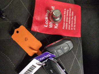 Peugeot E-2008 50kWh GT Premium (136 ps) - REVERSE CAM - ALCANTARA - NAV