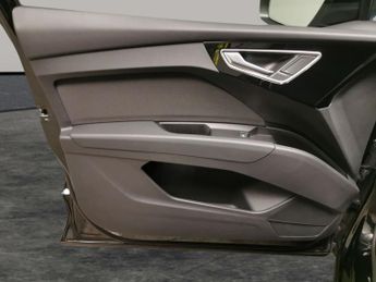 Audi Q4 E-tron 40 Sport 82kWh (204 ps) - CARPLAY - LED - REVERSE CAM