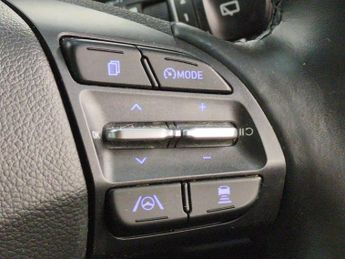 Hyundai Kona 64kWh Premium (10.5kW Charger) (204 ps) - HEATED SEATS - HEATED 