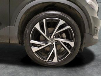 Volvo XC40 2.0 B4 MHEV R-Design Pro (197 ps) - SURROUND VIEW - KEYLESS ENTR