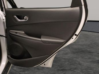 Hyundai Kona 64kWh Premium (10.5kW Charger) (204 ps) - HEATED SEATS - HEATED 