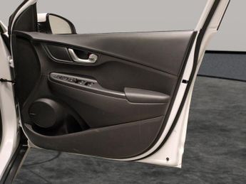 Hyundai Kona 64kWh Premium (10.5kW Charger) (204 ps) - HEATED SEATS - HEATED 