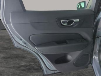 Volvo XC60 2.0h T6 Recharge 18.8kWh Core Plug-in AWD (350 ps) - ADAPT CRUIS