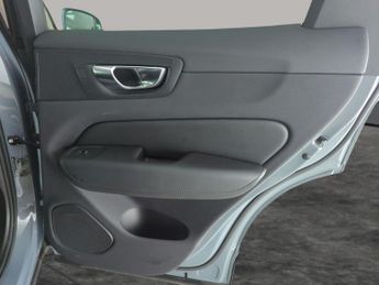 Volvo XC60 2.0h T6 Recharge 18.8kWh Core Plug-in AWD (350 ps) - ADAPT CRUIS