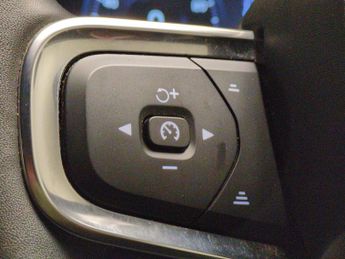 Volvo XC40 2.0 B4 MHEV R-Design Pro (197 ps) - SURROUND VIEW - KEYLESS ENTR