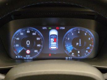 Volvo XC40 2.0 B4 MHEV R-Design Pro (197 ps) - PARK ASSIST - LED - HEATED S