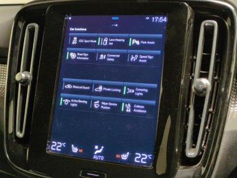 Volvo XC40 2.0 B4 MHEV R-Design Pro (197 ps) - SURROUND VIEW - KEYLESS ENTR