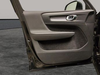 Volvo XC40 2.0 B4 MHEV R-Design Pro (197 ps) - SURROUND VIEW - KEYLESS ENTR