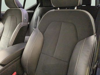 Volvo XC40 2.0 B4 MHEV R-Design Pro (197 ps) - SURROUND VIEW - KEYLESS ENTR