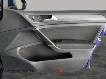 Volkswagen E-golf 35.8kWh e-Golf (136 ps) - USB AUDIO - SPLIT FOLDING REAR SEATS -