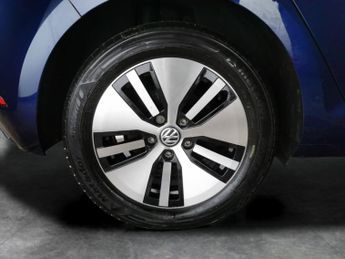 Volkswagen E-golf 35.8kWh e-Golf (136 ps) - USB AUDIO - SPLIT FOLDING REAR SEATS -