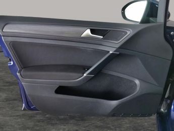 Volkswagen E-golf 35.8kWh e-Golf (136 ps) - USB AUDIO - SPLIT FOLDING REAR SEATS -