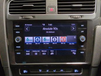 Volkswagen E-golf 35.8kWh e-Golf (136 ps) - USB AUDIO - SPLIT FOLDING REAR SEATS -