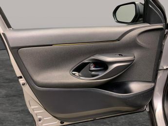 Toyota Yaris Cross 1.5 VVT-h Dynamic E-CVT AWD (116 ps) - BLUETOOTH - AIR CON - USB