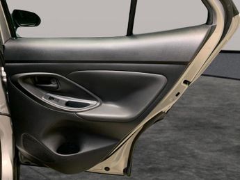 Toyota Yaris Cross 1.5 VVT-h Dynamic E-CVT AWD (116 ps) - BLUETOOTH - AIR CON