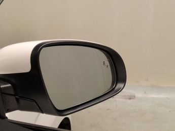 Hyundai Kona 64kWh Premium (10.5kW Charger) (204 ps) - HEATED SEATS - HEATED 