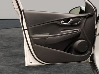 Hyundai Kona 64kWh Premium (10.5kW Charger) (204 ps) - HEATED SEATS - HEATED 