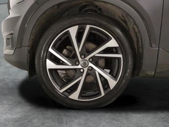 Volvo XC40 2.0 B4 MHEV R-Design Pro (197 ps) - PARK ASSIST - LED - HEATED S