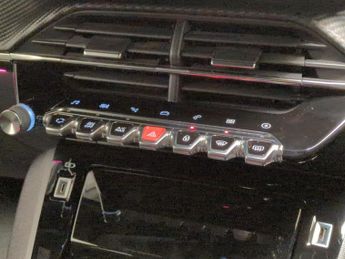 Peugeot E-2008 50kWh GT Premium (136 ps) - REVERSE CAM - ALCANTARA - NAV
