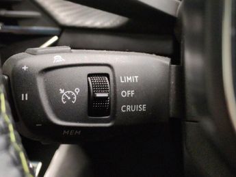 Peugeot E-2008 50kWh GT Premium (136 ps) - REVERSE CAM - ALCANTARA - NAV